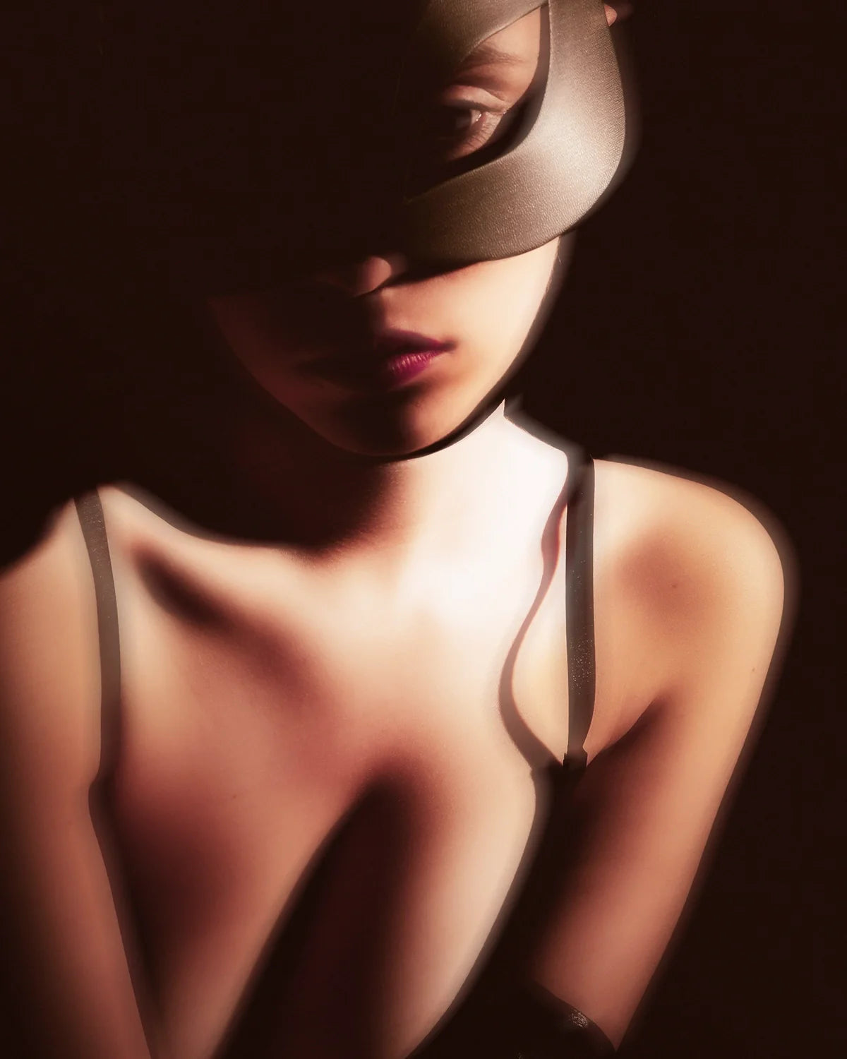 creative ways to use a blindfold during sex